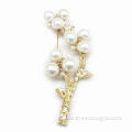 Brooch in Golden Tone with Metal Pin Setting, Decorated with Pearls